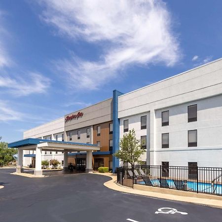 Hampton Inn Сент-Роберт Экстерьер фото