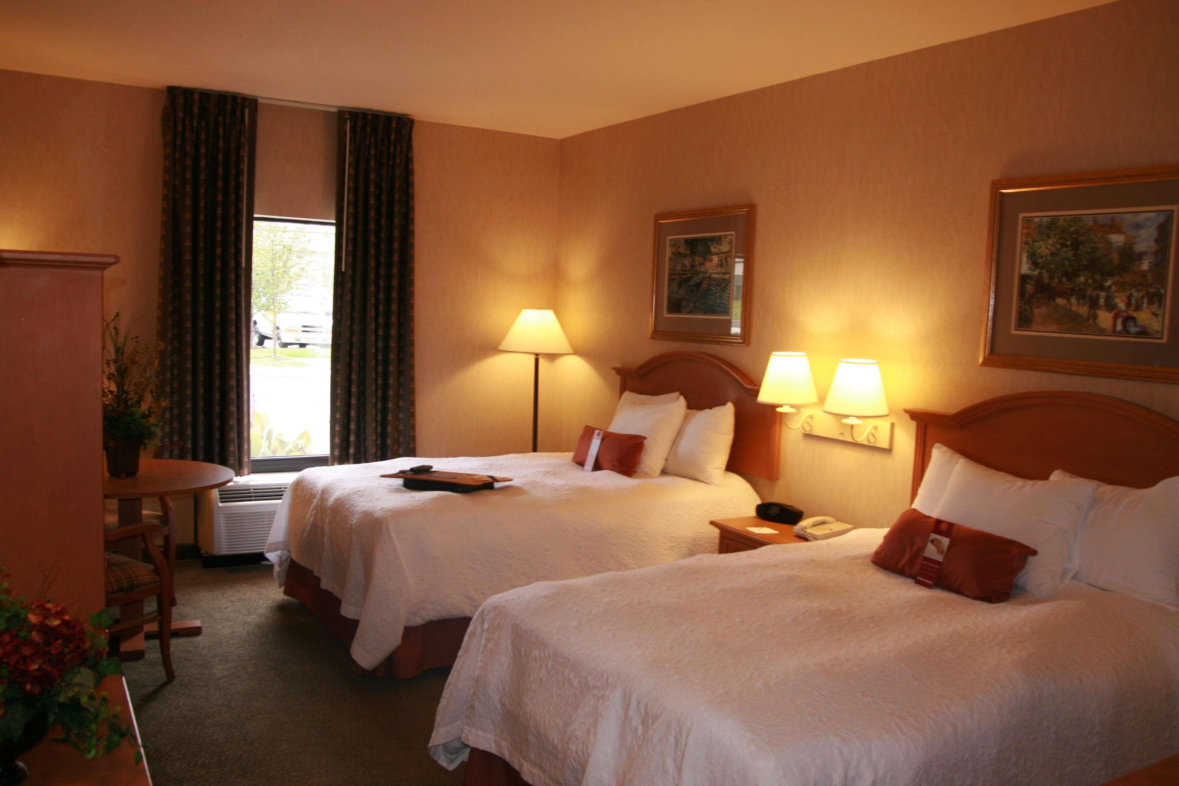 Hampton Inn Сент-Роберт Экстерьер фото