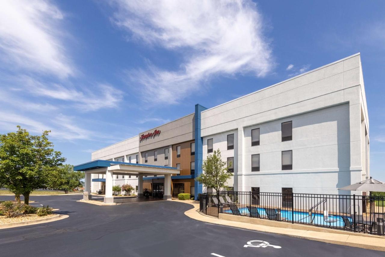 Hampton Inn Сент-Роберт Экстерьер фото