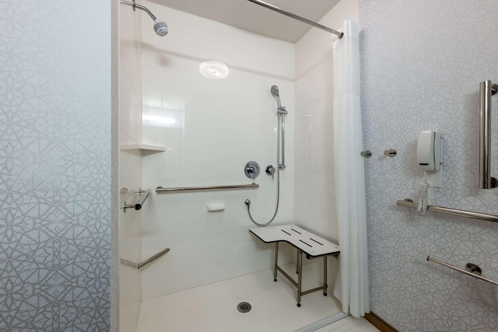 Hampton Inn Сент-Роберт Экстерьер фото