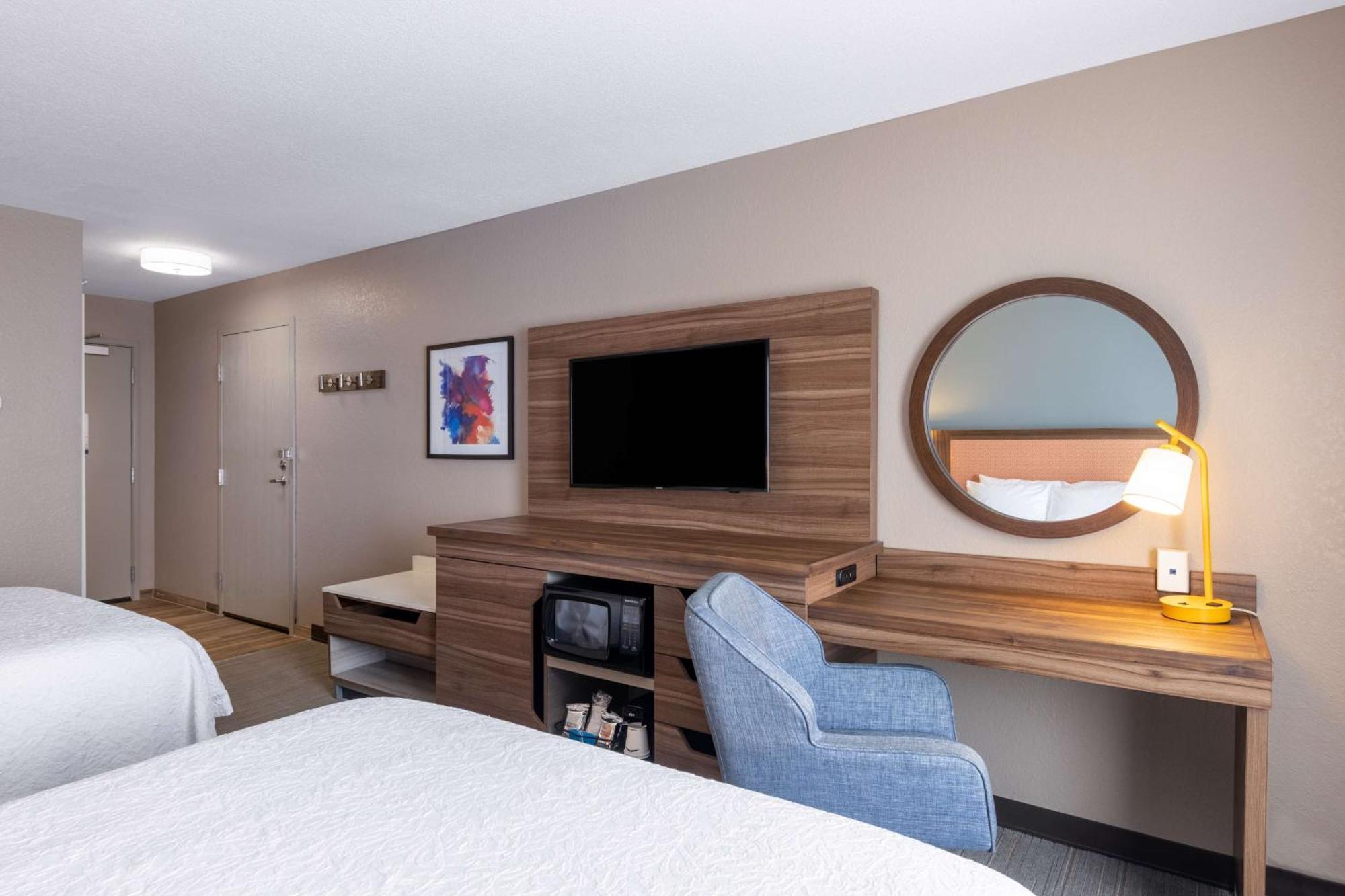 Hampton Inn Сент-Роберт Экстерьер фото