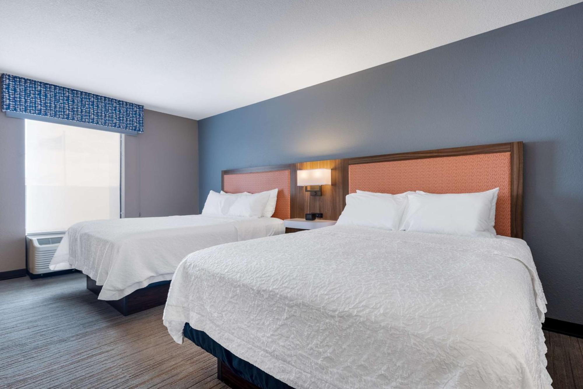Hampton Inn Сент-Роберт Экстерьер фото