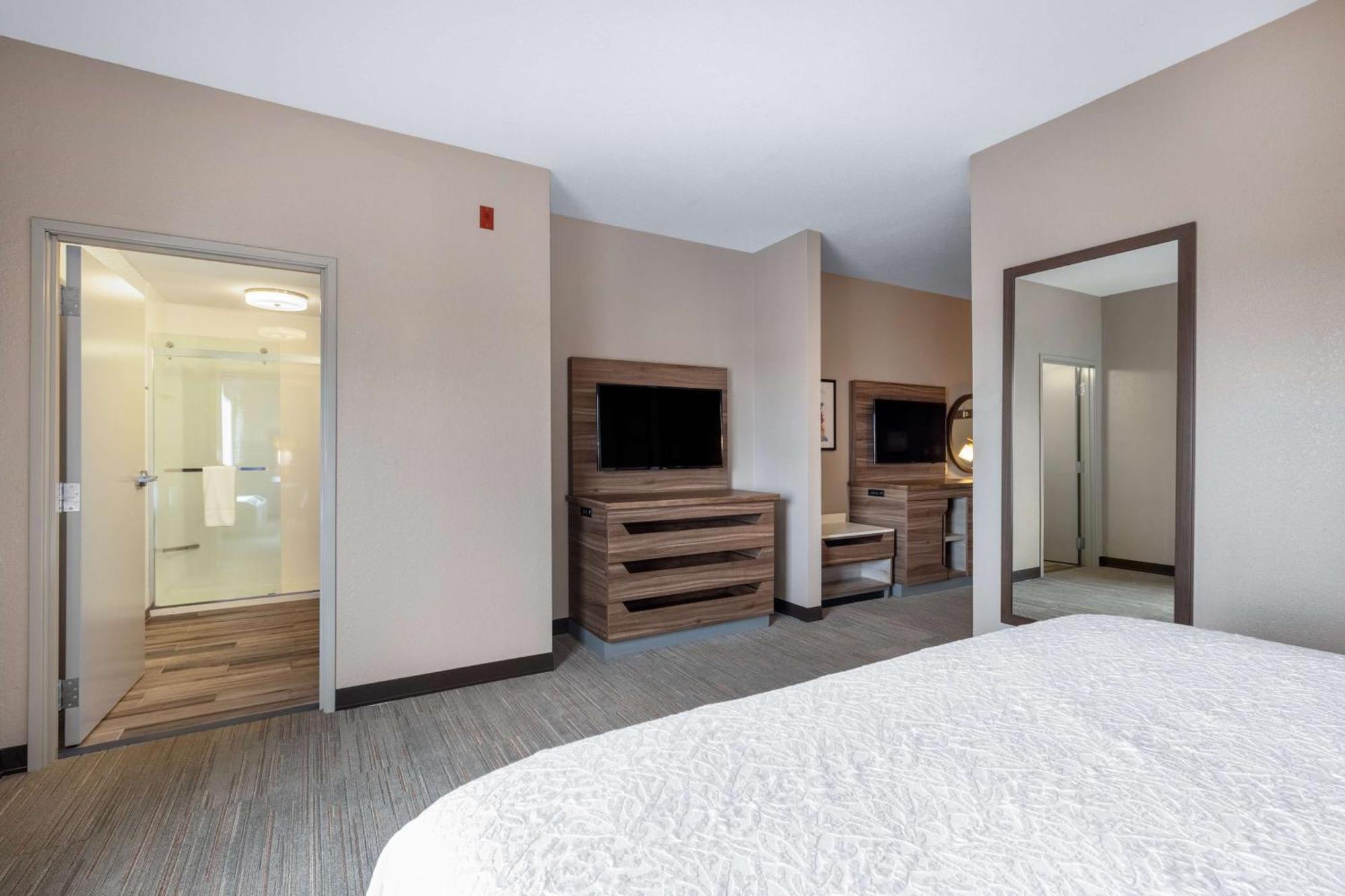 Hampton Inn Сент-Роберт Экстерьер фото