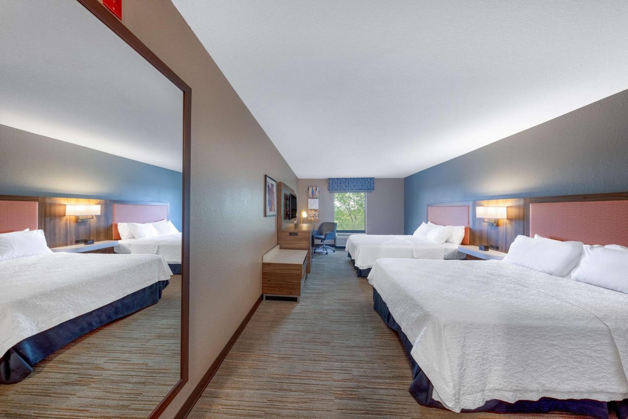 Hampton Inn Сент-Роберт Экстерьер фото
