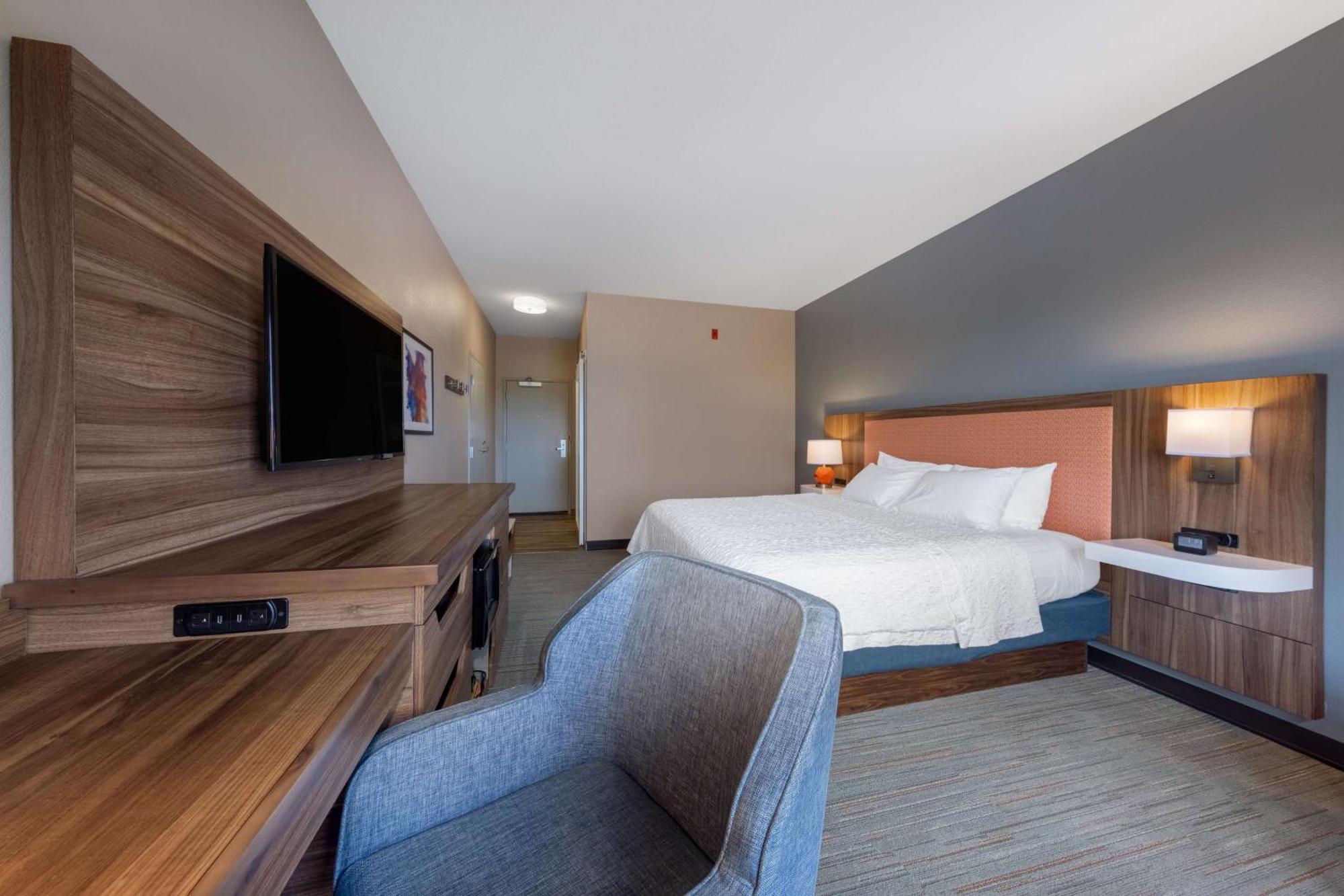 Hampton Inn Сент-Роберт Экстерьер фото